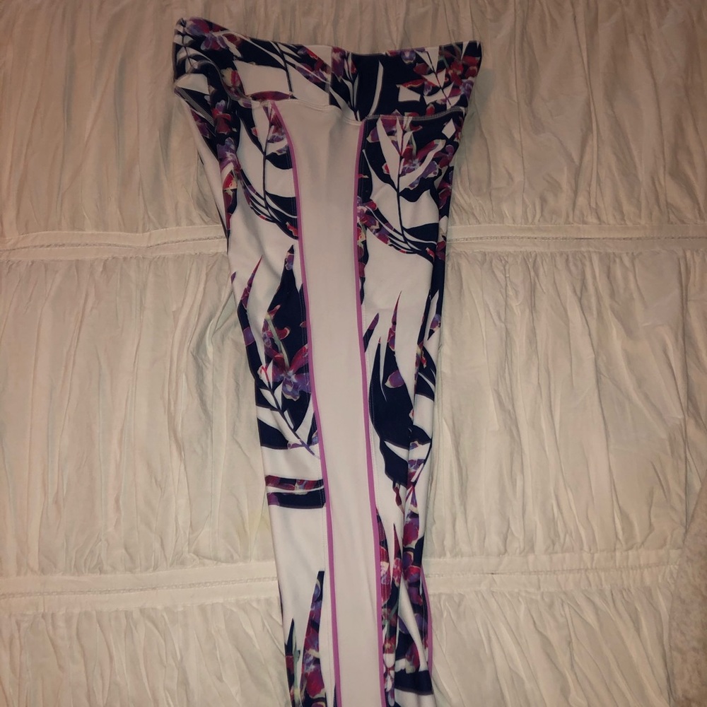 Women’s Fabletics leggings